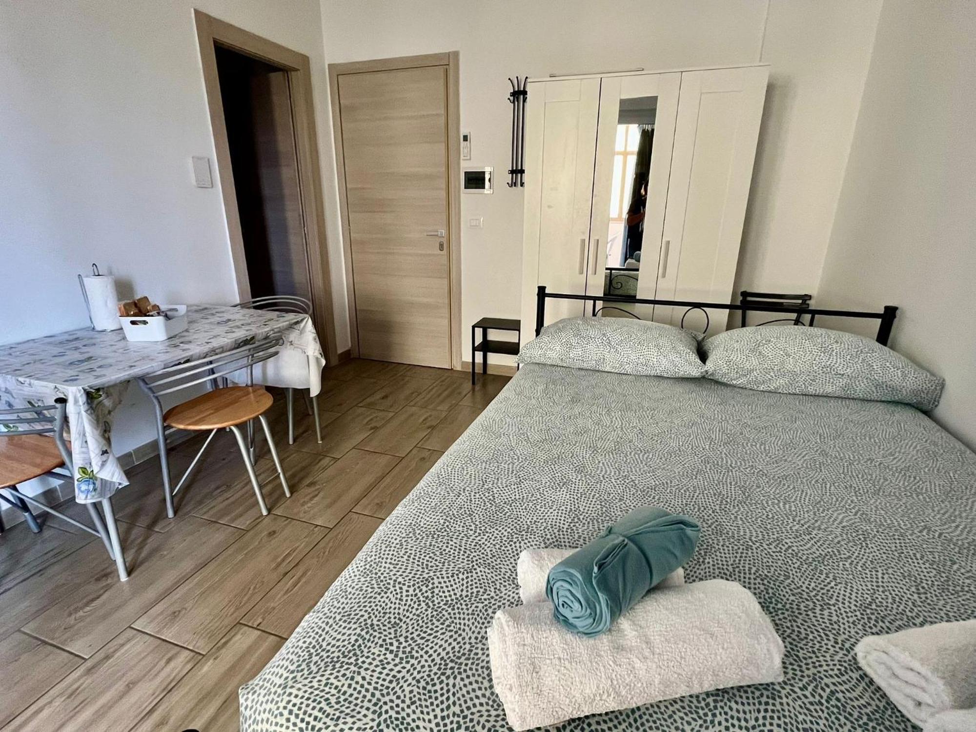 Il Gattino Di Porto - Apt 3 - Monolocale Veranda Piscina إمبيريا المظهر الخارجي الصورة