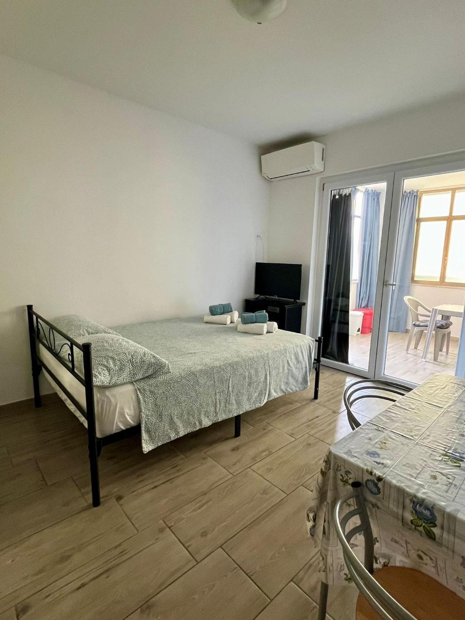Il Gattino Di Porto - Apt 3 - Monolocale Veranda Piscina إمبيريا المظهر الخارجي الصورة